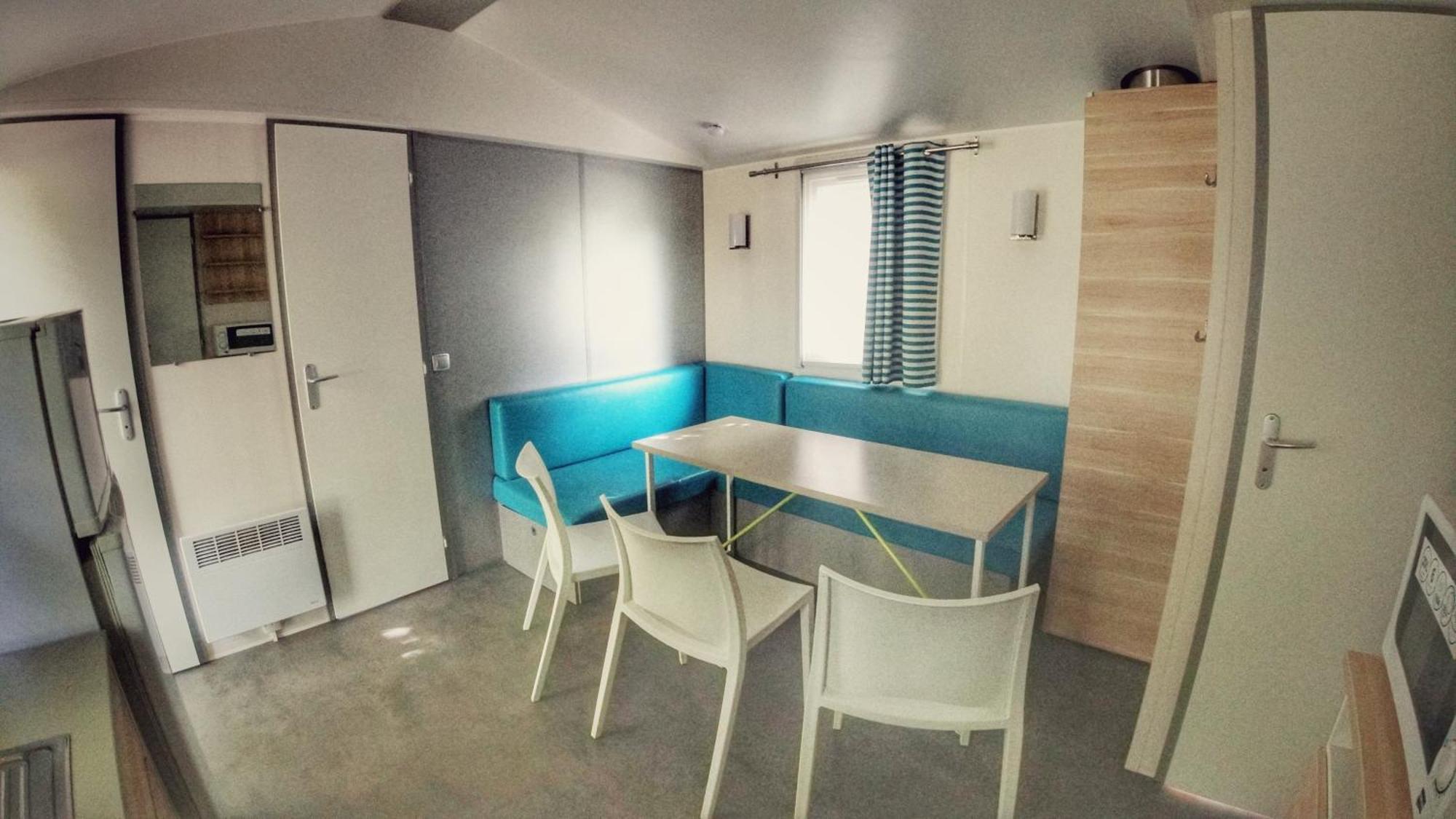 ホテル Triocamp Praha エクステリア 写真
